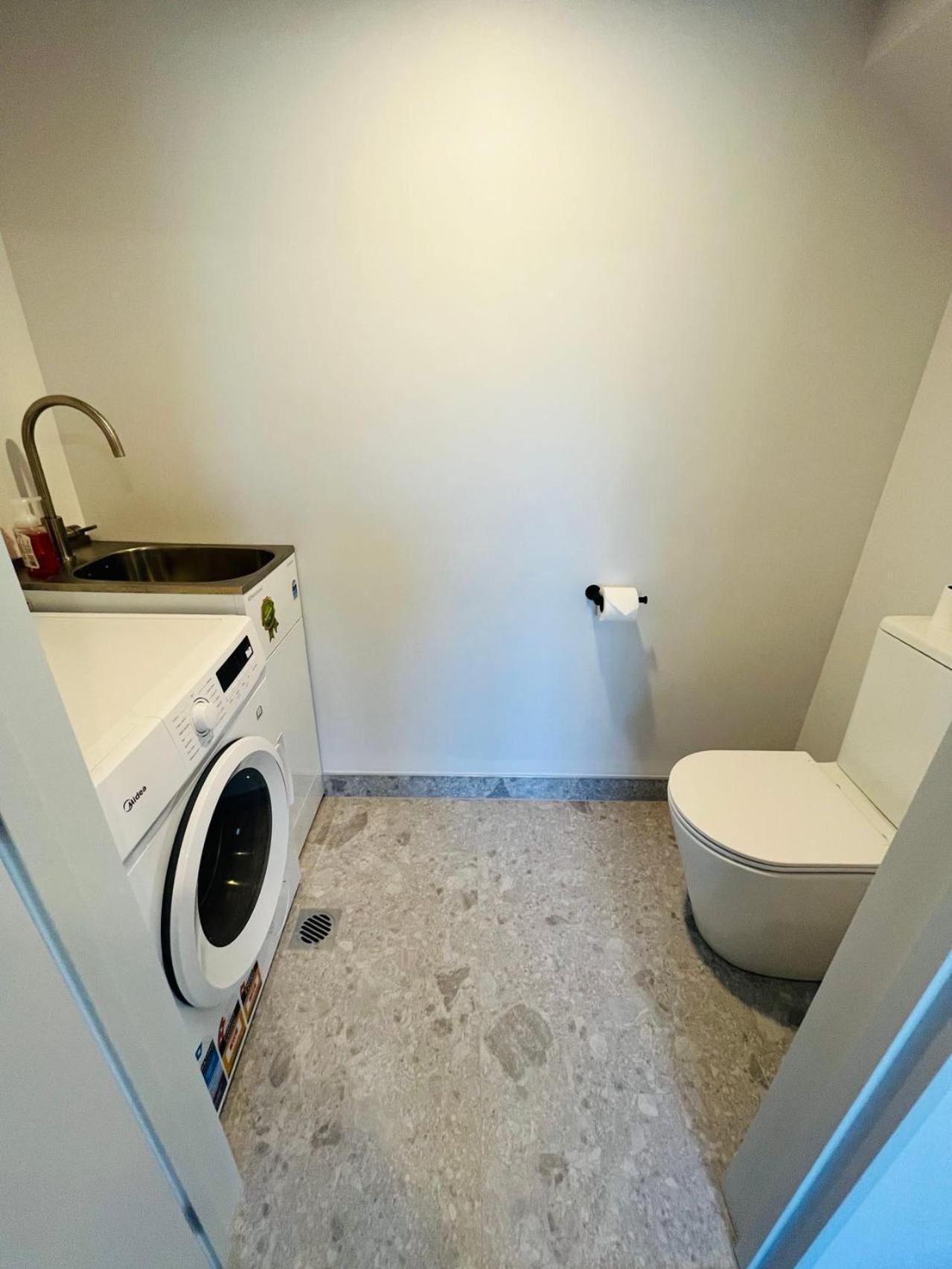 Modern Luxury Suite Near Cbd 3Bed 2Bath Christchurch Exteriör bild